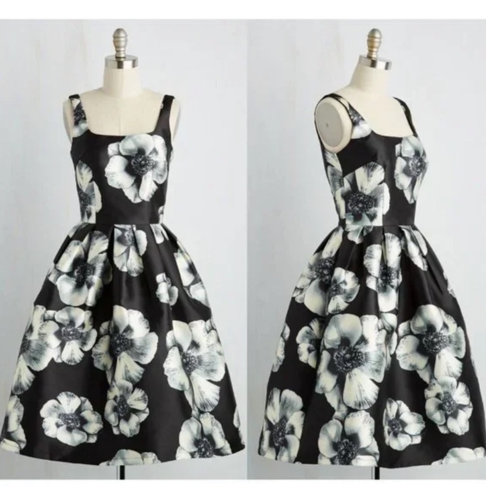 Chi Chi Black and White Pin Up 50s Floral Flare Crinoline Mini Dress Size 6